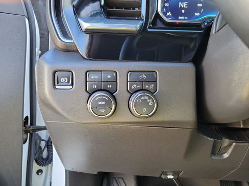 Used 2025 Chevrolet Silverado 1500 LT image 24