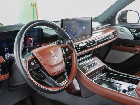 Used 2025 Lincoln Aviator Reserve w/ Equipment Group 201A AWD/4WD image 24
