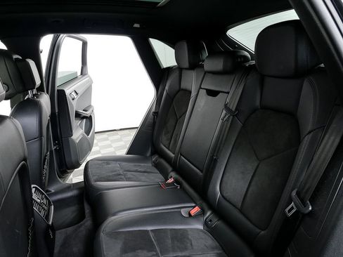 Certified 2020 Porsche Macan AWD/4WD image 21