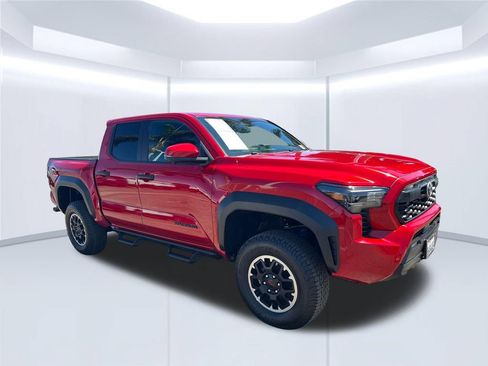 Used 2025 Toyota Tacoma TRD Off-Road w/ TRD Off Road Premium Package AWD/4WD image 7