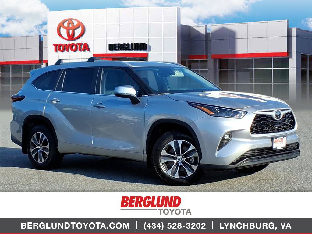 Used 2024 Toyota Highlander XLE AWD/4WD image 1