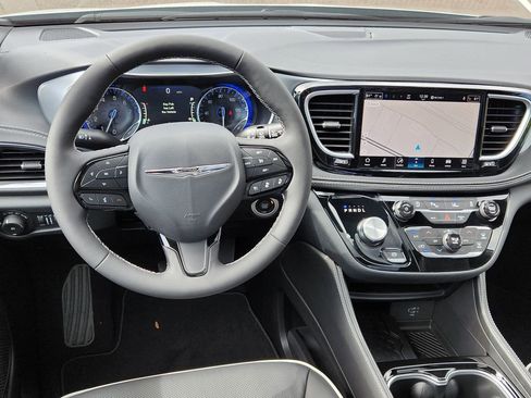 New 2026 Chrysler Pacifica Limited w/ S Appearance Package image 9