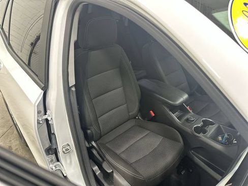 Used 2024 GMC Terrain SLE AWD/4WD image 17