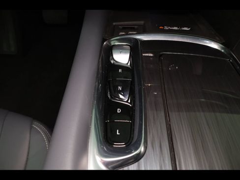 Used 2023 Buick Enclave Essence w/ Sport Touring Edition FWD image 18