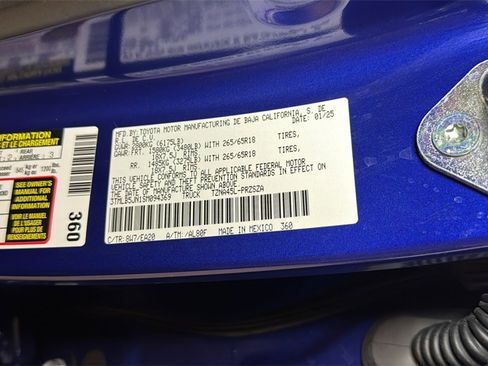 Used 2025 Toyota Tacoma TRD Sport image 33