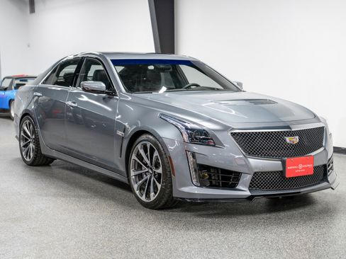 Used 2019 Cadillac CTS V w/ Luxury Package image 3