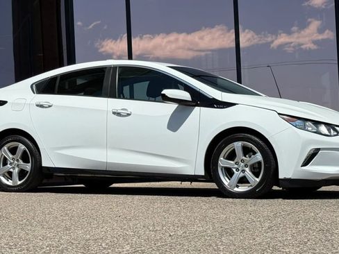 Used 2017 Chevrolet Volt LT w/ Comfort Package FWD image 17