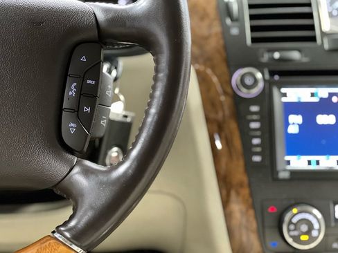 Used 2011 Cadillac DTS Platinum image 34