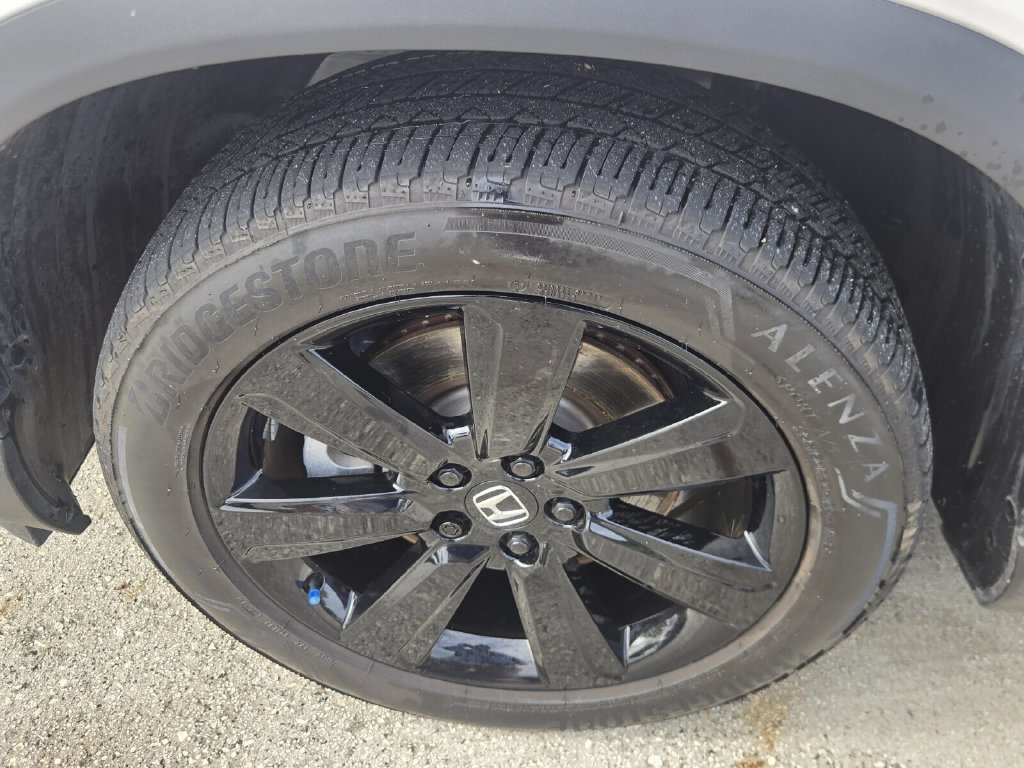 Certified 2025 Honda Pilot Black Edition image 10