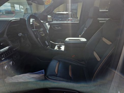 Used 2024 GMC Yukon XL AT4 w/ AT4 Premium Plus Package AWD/4WD image 10