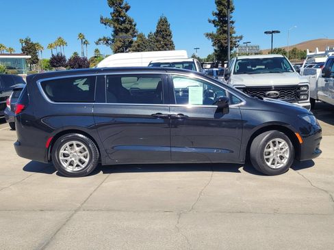 Used 2024 Chrysler Voyager LX FWD image 3