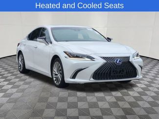 Used 2020 Lexus ES 300h Ultra Luxury w/ Accessory Package 2 FWD video 2