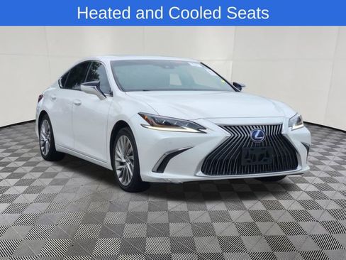 Used 2020 Lexus ES 300h Ultra Luxury w/ Accessory Package 2 FWD image 2