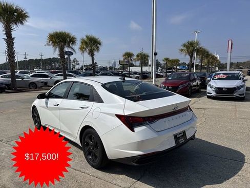 Used 2023 Hyundai Elantra SEL w/ Cargo Package image 4