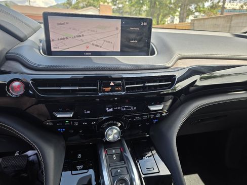 Used 2024 Acura MDX SH-AWD w/ Advance Package image 18