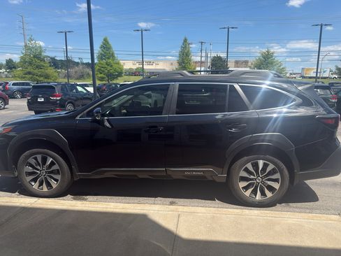 Used 2023 Subaru Outback Limited AWD/4WD image 6