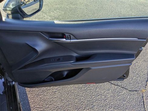 Used 2022 Toyota Camry SE image 37
