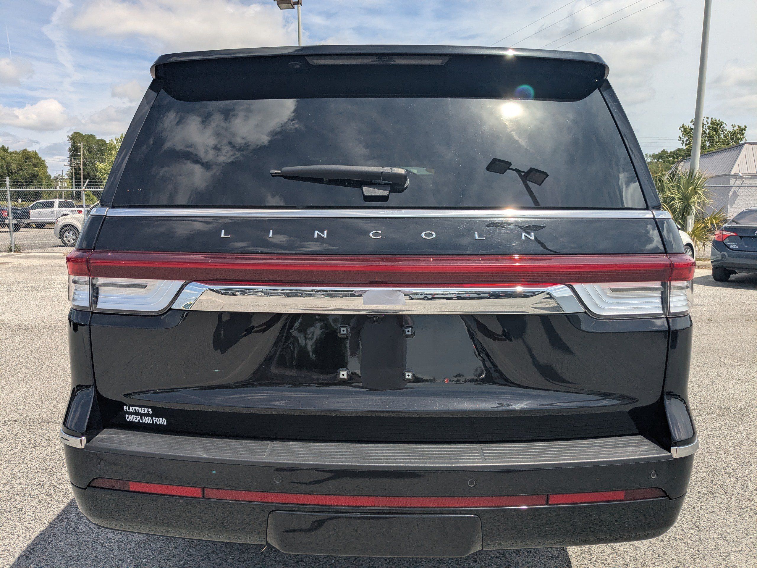 Used 2023 Lincoln Navigator Reserve AWD/4WD image 5