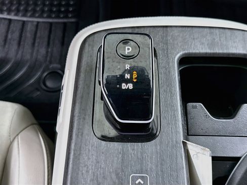 Used 2023 Nissan Ariya FWD image 25