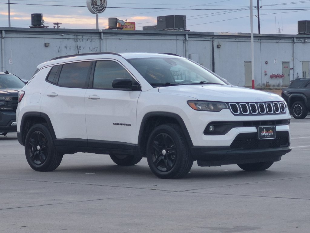 Used 2023 Jeep Compass Latitude AWD/4WD image 8
