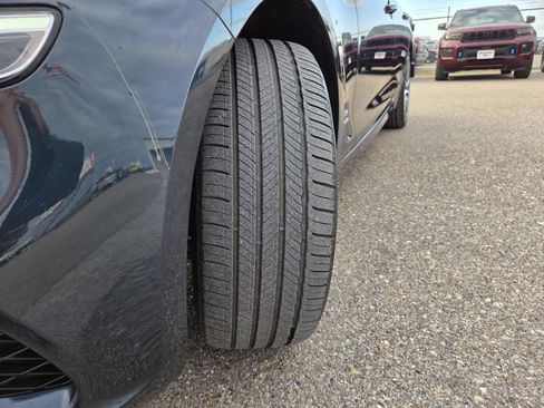 Used 2025 Genesis G70 2.5T image 10