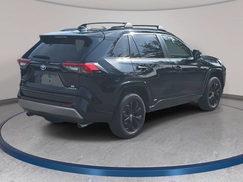 Used 2022 Toyota RAV4 SE w/ Convenience Package AWD/4WD image 5