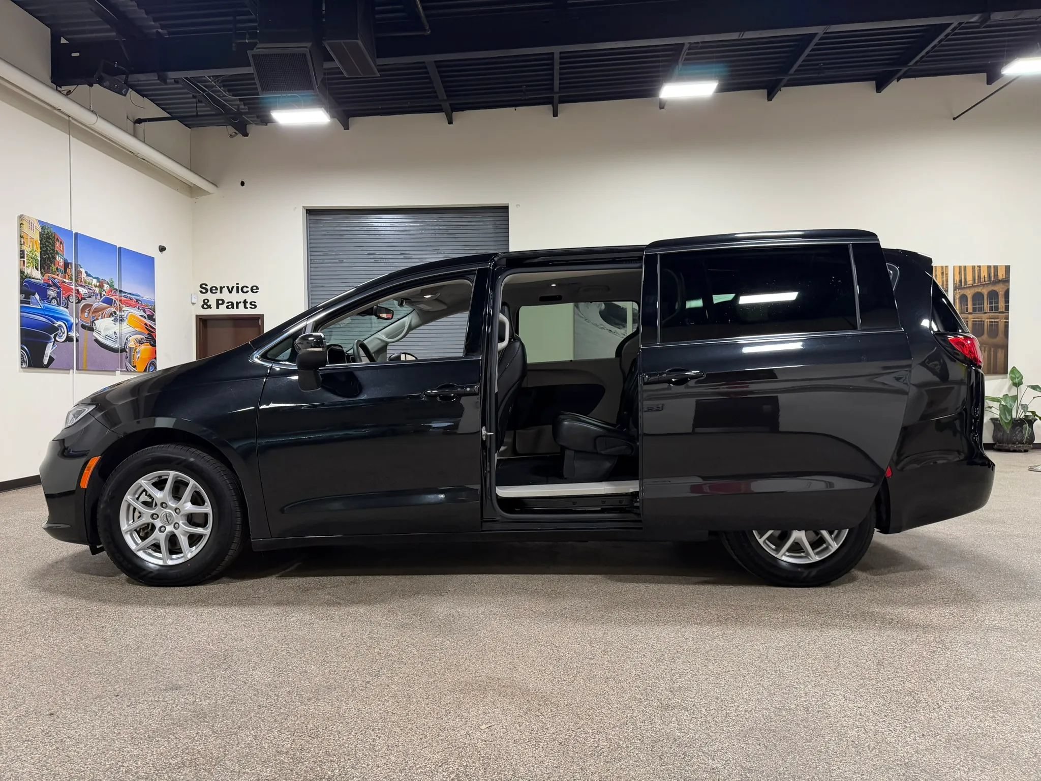Used 2023 Chrysler Pacifica Touring-L FWD image 22