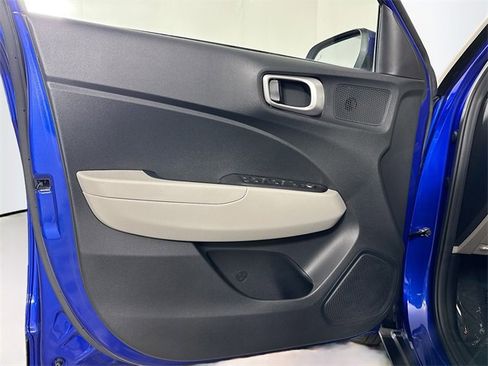 Used 2024 Hyundai Venue SEL image 13