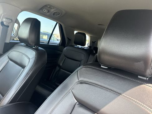 Used 2023 Ford Explorer XLT w/ Equipment Group 202A AWD/4WD image 28