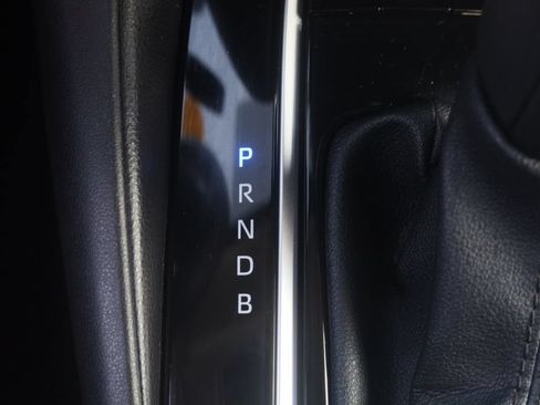 Used 2020 Toyota Corolla LE FWD image 12