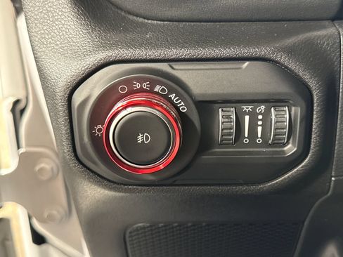 Used 2019 Jeep Wrangler Unlimited Sahara AWD/4WD image 11