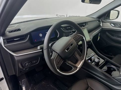 New 2025 Jeep Grand Cherokee Limited image 9