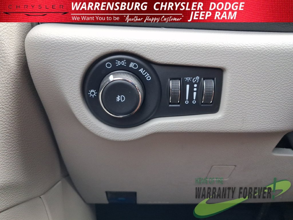 Used 2023 Chrysler Pacifica Touring-L FWD image 31
