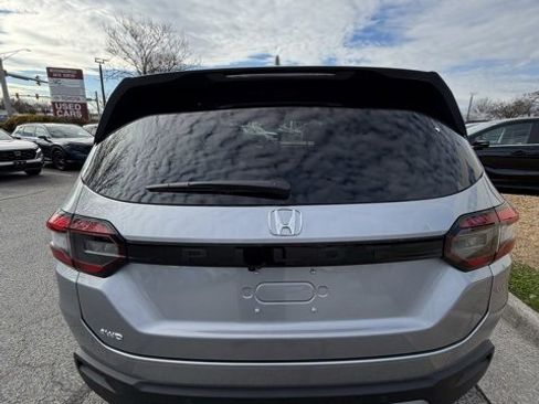 New 2025 Honda Pilot EX-L image 10