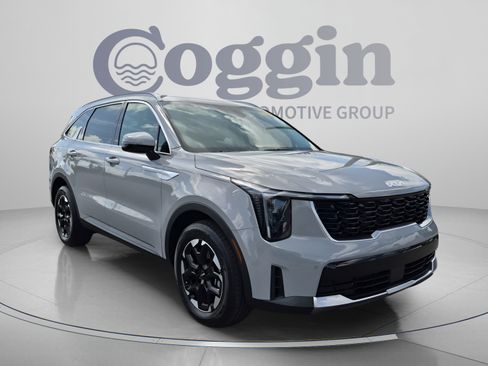 Used 2025 Kia Sorento S FWD image 8
