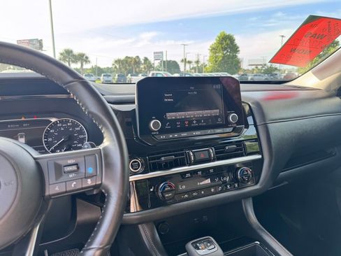 Certified 2024 Nissan Pathfinder SV image 21