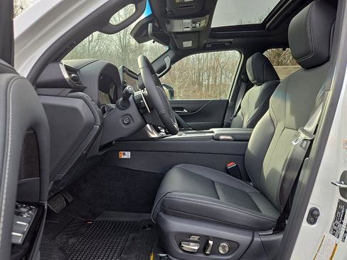 New 2025 Lexus LX 600 4WD w/ Luxury Package image 9