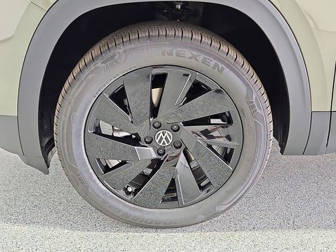 New 2026 Volkswagen Atlas SE FWD image 12