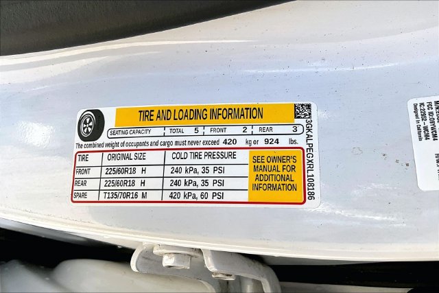 Used 2024 GMC Terrain SLT w/ LPO, Floor Liner Package FWD image 34