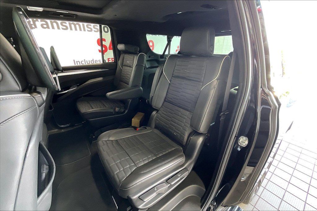 Used 2026 Cadillac Escalade ESV V AWD/4WD image 14