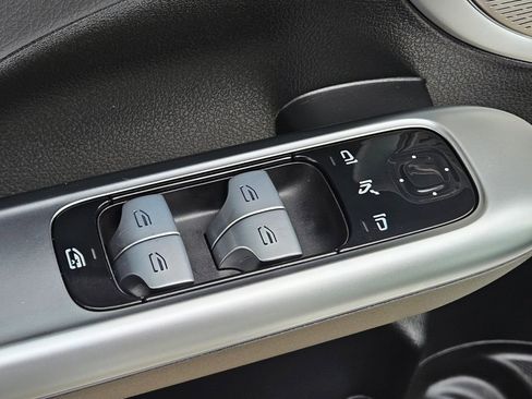 Certified 2025 Mercedes-Benz C 300 4MATIC Sedan image 17