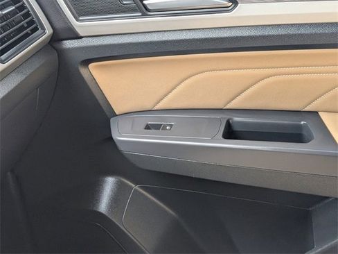 Used 2021 Volkswagen Atlas Cross Sport SE image 23