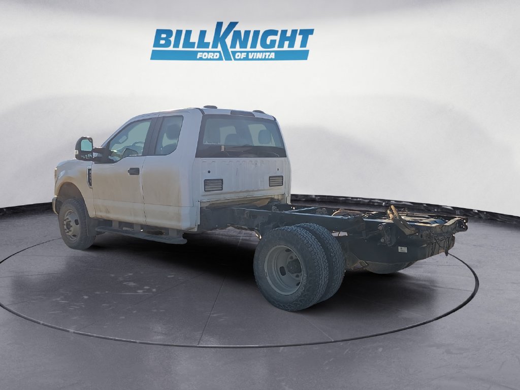 Used 2022 Ford F350 XL w/ Power Equipment Group AWD/4WD image 3