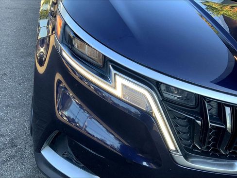 Used 2024 Kia Carnival LX image 30