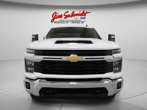 Used 2025 Chevrolet Silverado 2500 LT w/ Convenience Package AWD/4WD image 3