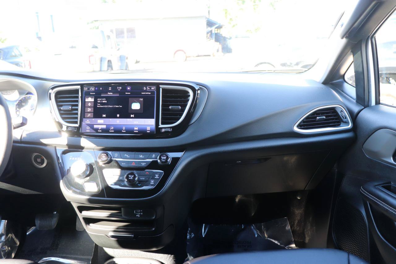 Used 2027 Chrysler Pacifica Select FWD image 20