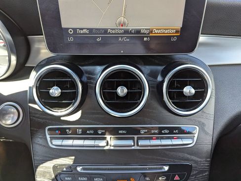 Used 2019 Mercedes-Benz GLC 300 4MATIC image 23