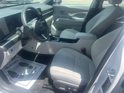 Used 2025 Hyundai Kona SEL FWD image 8