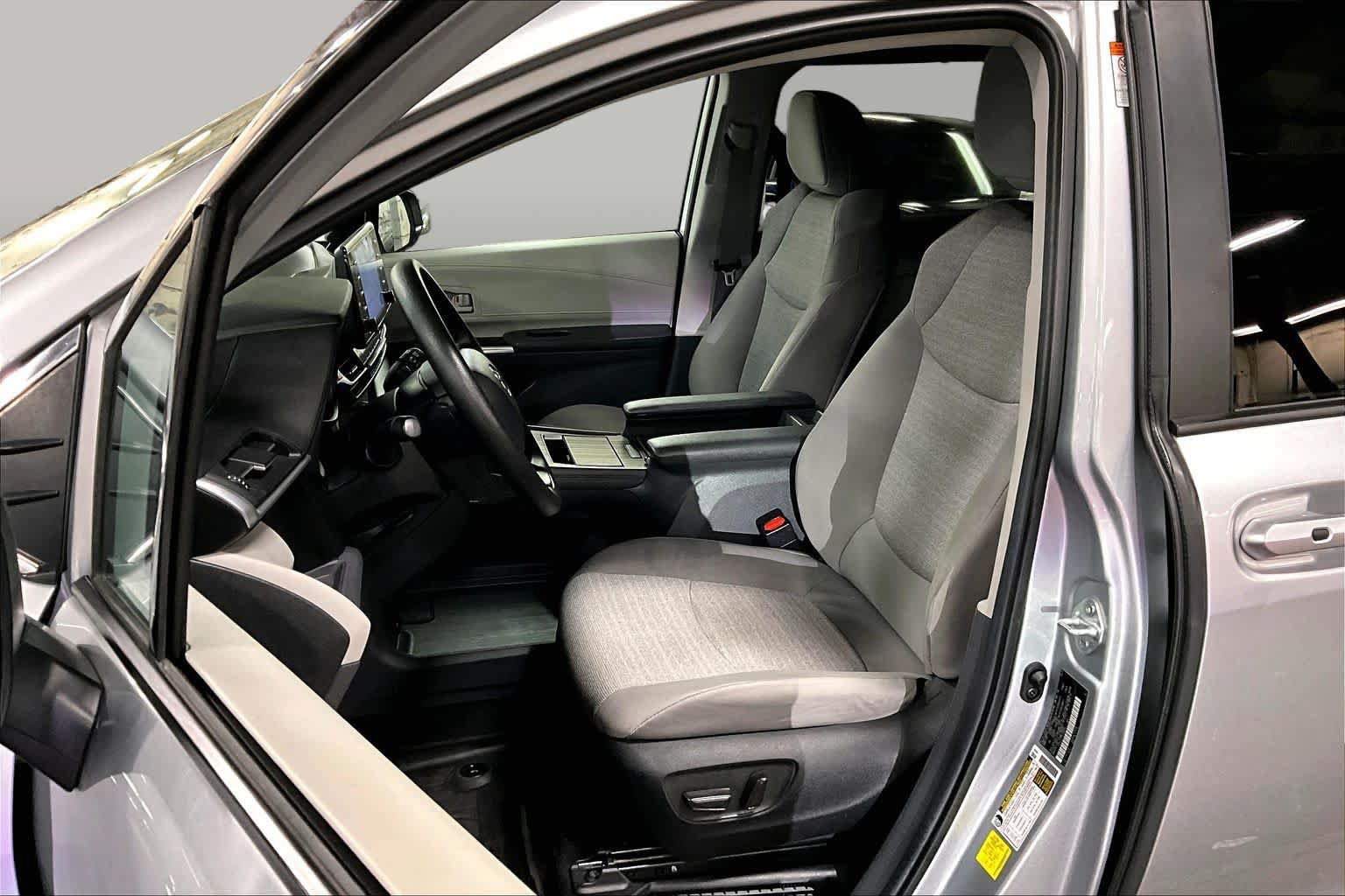 Certified 2024 Toyota Sienna LE FWD image 9