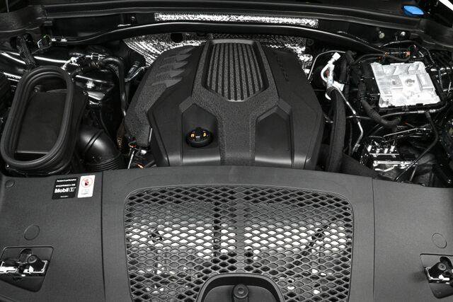 Certified 2026 Porsche Macan AWD/4WD image 35